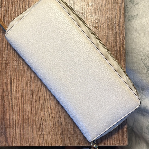 Michael Kors beige wallet with wristband - Picture 6 of 6